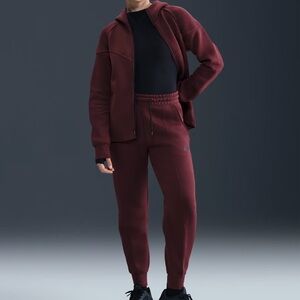 🆕NWT Nike Sport Tech Fleece Mid Rise Joggers in Burgundy Crush